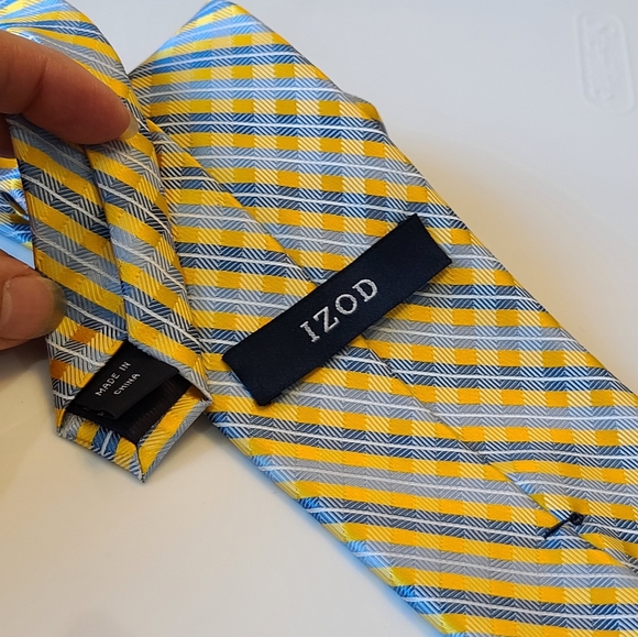 Izod Preppy Striped Men's Neck Tie - Picture 2 of 3
